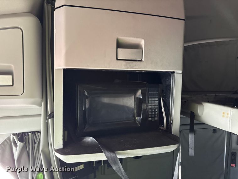 image for item YA6127 2015 Kenworth T680 semi truck