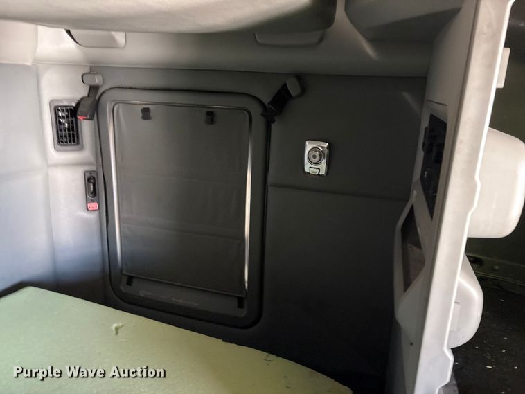 image for item YA6127 2015 Kenworth T680 semi truck