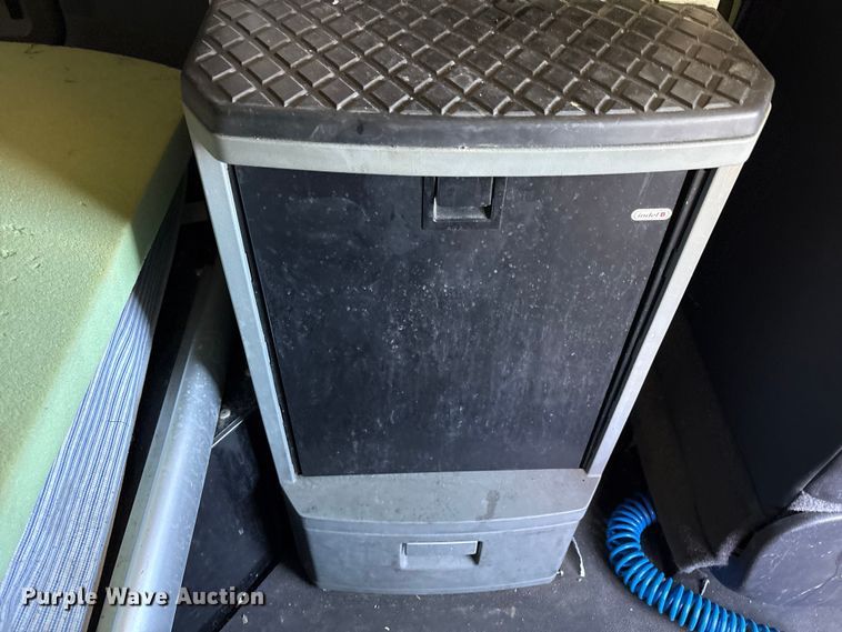 image for item YA6127 2015 Kenworth T680 semi truck