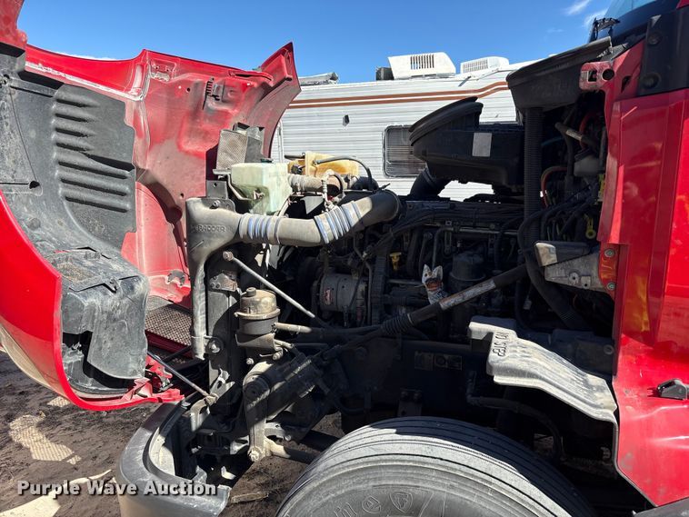 image for item YA6127 2015 Kenworth T680 semi truck