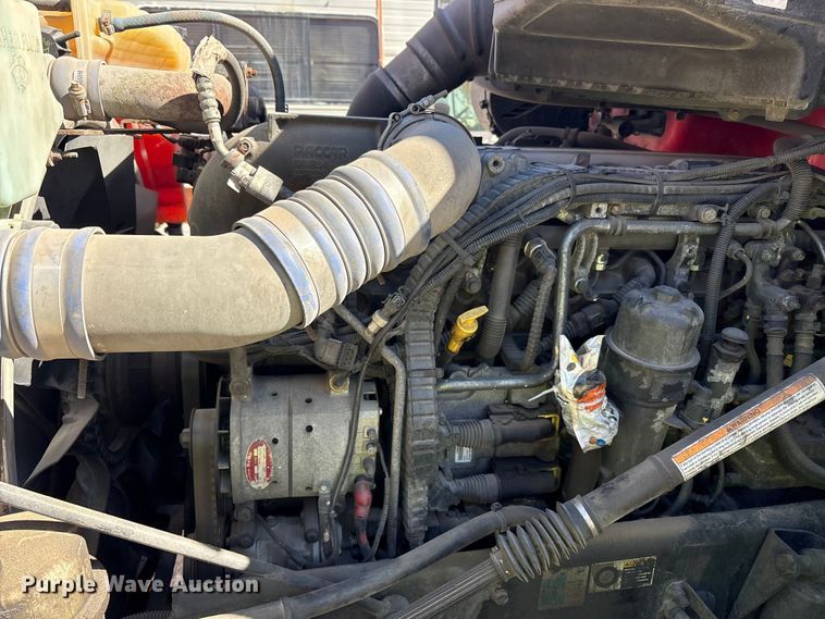 image for item YA6127 2015 Kenworth T680 semi truck