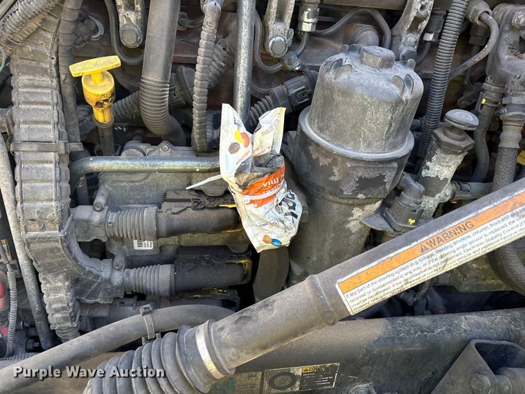 image for item YA6127 2015 Kenworth T680 semi truck