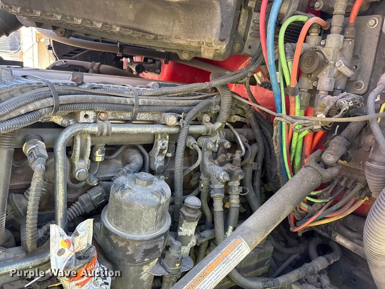 image for item YA6127 2015 Kenworth T680 semi truck