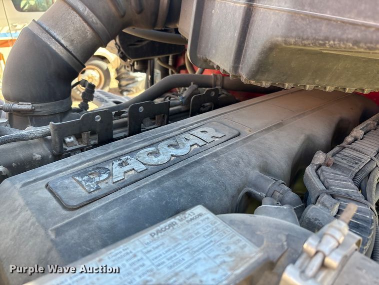 image for item YA6127 2015 Kenworth T680 semi truck