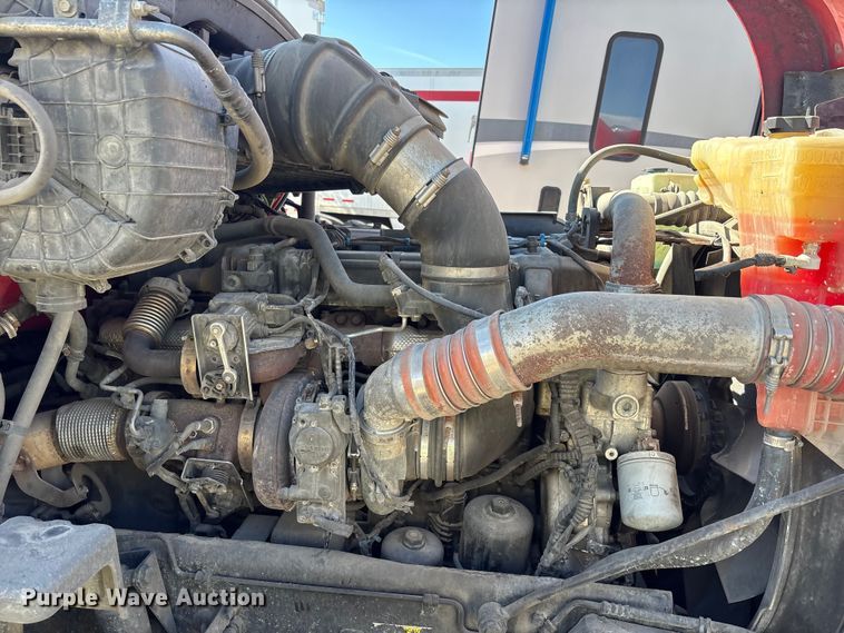 image for item YA6127 2015 Kenworth T680 semi truck