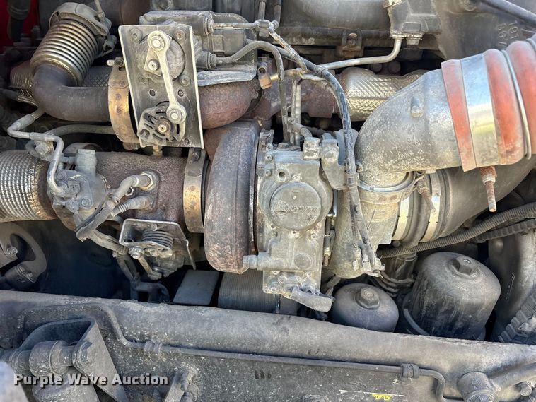 image for item YA6127 2015 Kenworth T680 semi truck