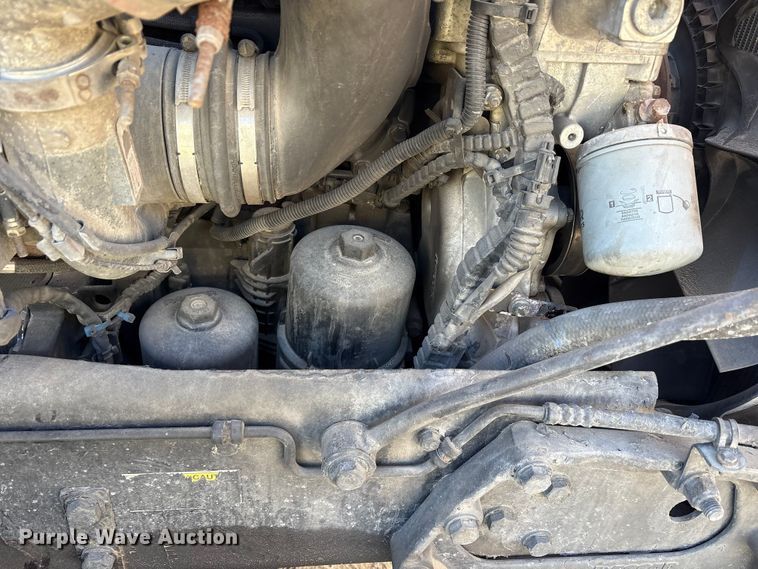 image for item YA6127 2015 Kenworth T680 semi truck