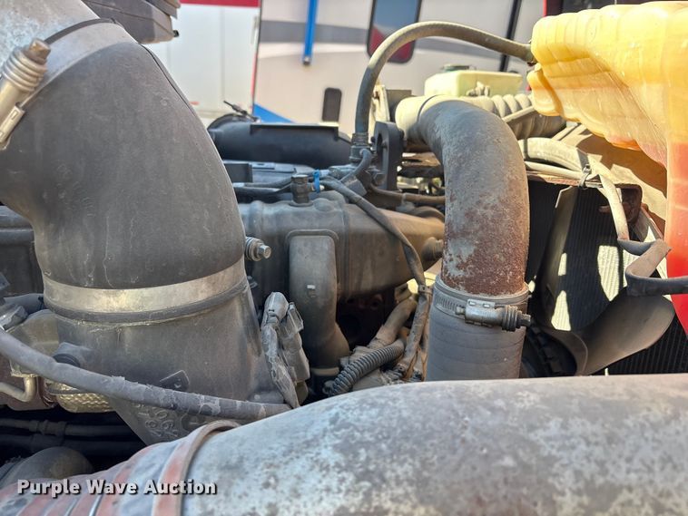 image for item YA6127 2015 Kenworth T680 semi truck