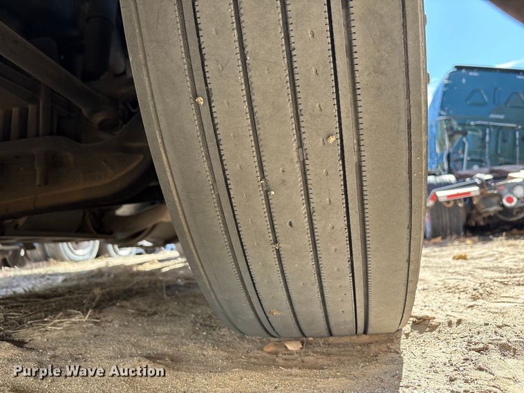 image for item YA6127 2015 Kenworth T680 semi truck