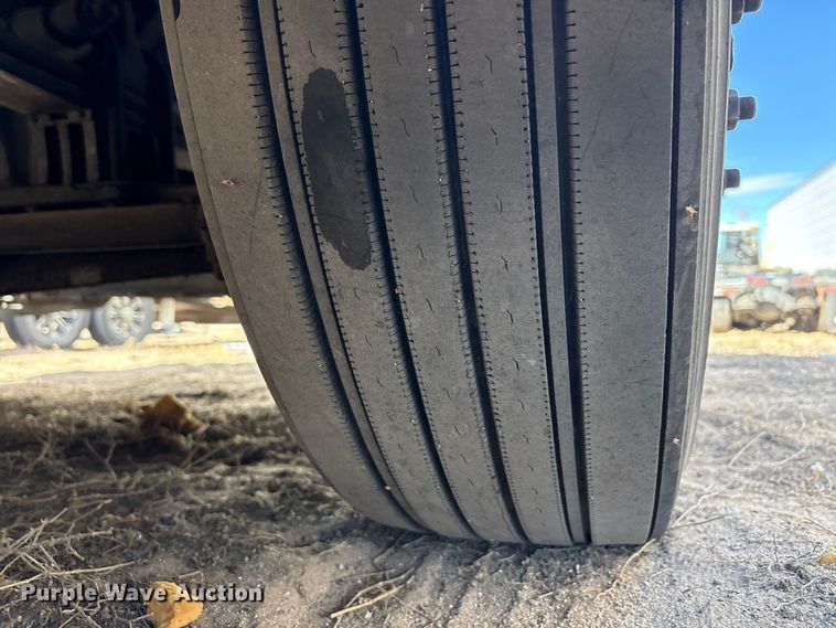 image for item YA6127 2015 Kenworth T680 semi truck