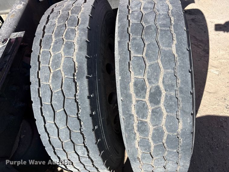 image for item YA6127 2015 Kenworth T680 semi truck