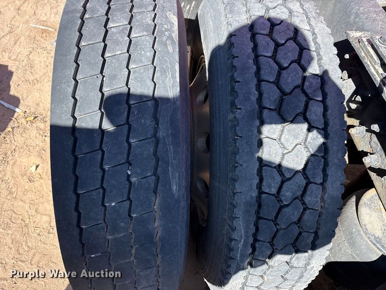 image for item YA6127 2015 Kenworth T680 semi truck