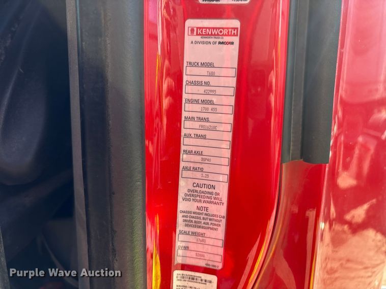 image for item YA6127 2015 Kenworth T680 semi truck