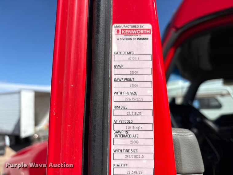 image for item YA6127 2015 Kenworth T680 semi truck