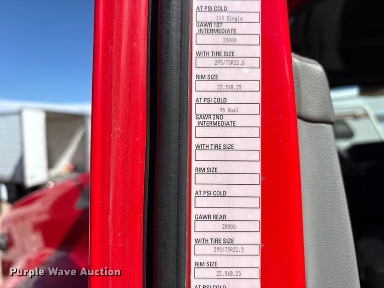 image for item YA6127 2015 Kenworth T680 semi truck