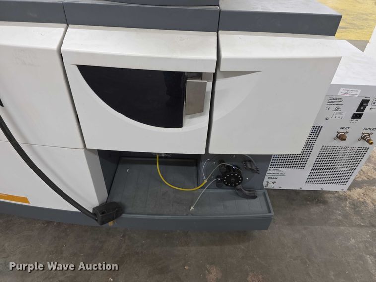 image for item DZ3891 Varian 725ES spectrophotometer