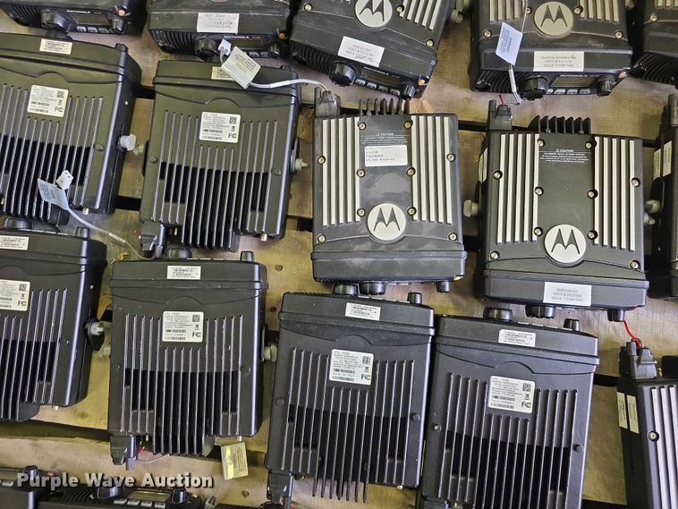 image for item DZ3901 (47) Motorola XTL1500 radios