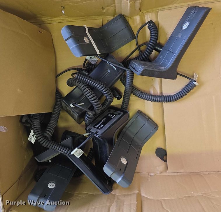 image for item DZ3901 (47) Motorola XTL1500 radios