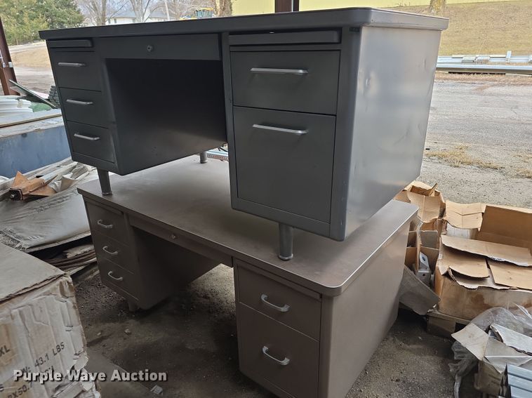 image for item DZ3904 (13) desks