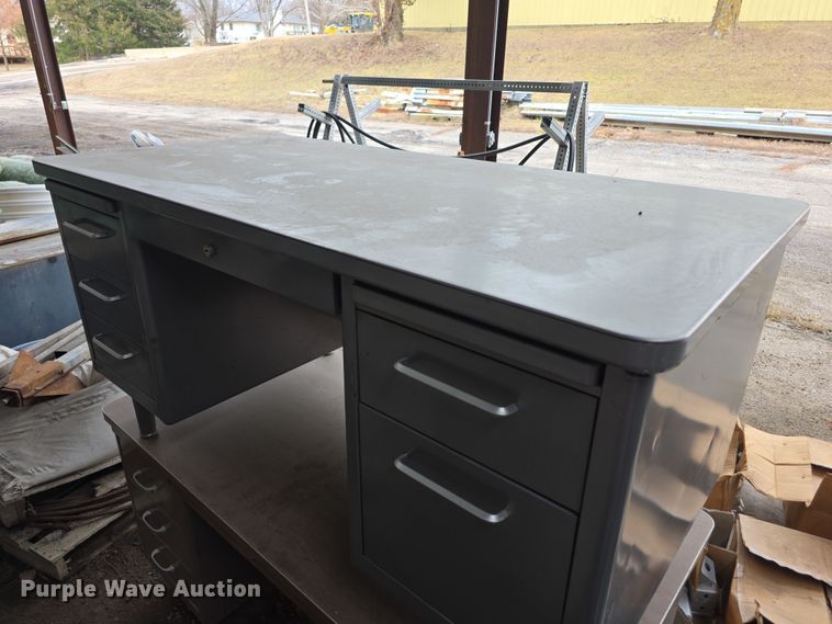 image for item DZ3904 (13) desks