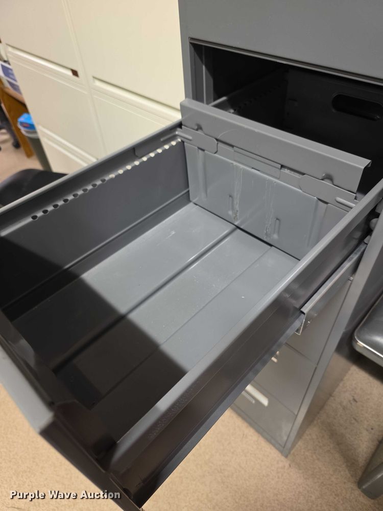 image for item DZ3947 (9) filing cabinets