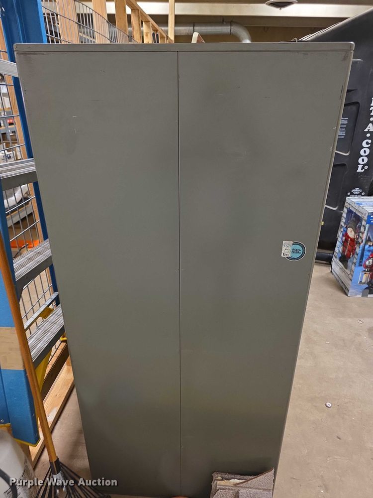 image for item DZ3947 (9) filing cabinets