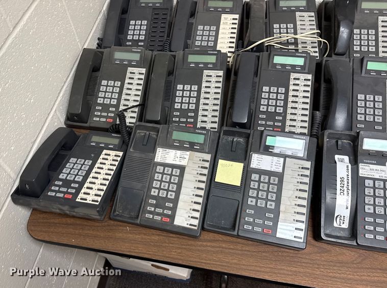 image for item DZ4295 (89) Toshiba phones