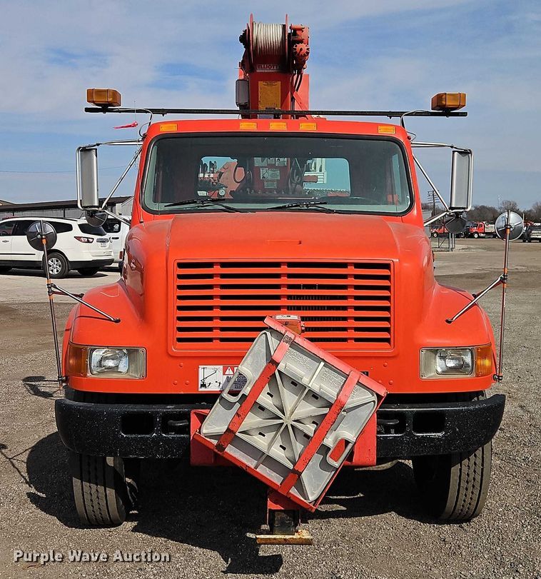 image for item DZ4301 1998 International F4900 digger derrick truck