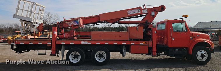 image for item DZ4301 1998 International F4900 digger derrick truck