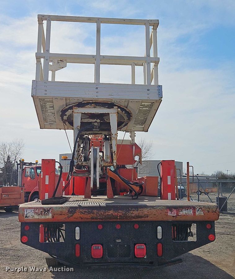 image for item DZ4301 1998 International F4900 digger derrick truck