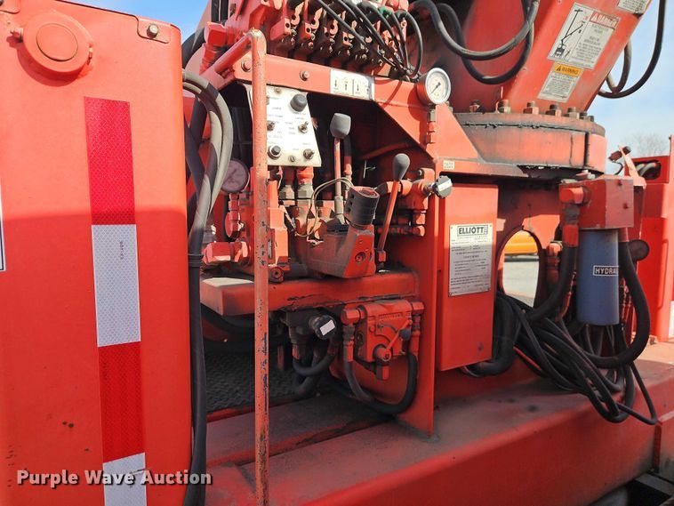 image for item DZ4301 1998 International F4900 digger derrick truck