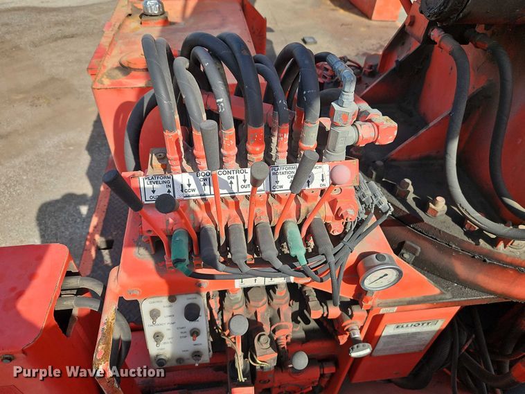 image for item DZ4301 1998 International F4900 digger derrick truck