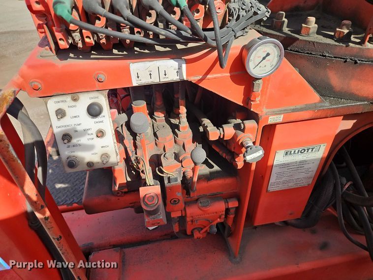 image for item DZ4301 1998 International F4900 digger derrick truck