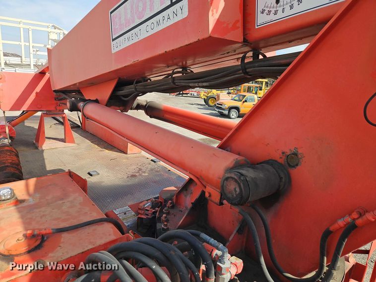 image for item DZ4301 1998 International F4900 digger derrick truck