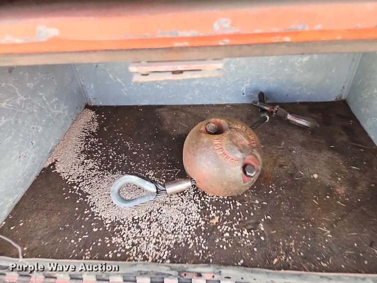 image for item DZ4301 1998 International F4900 digger derrick truck