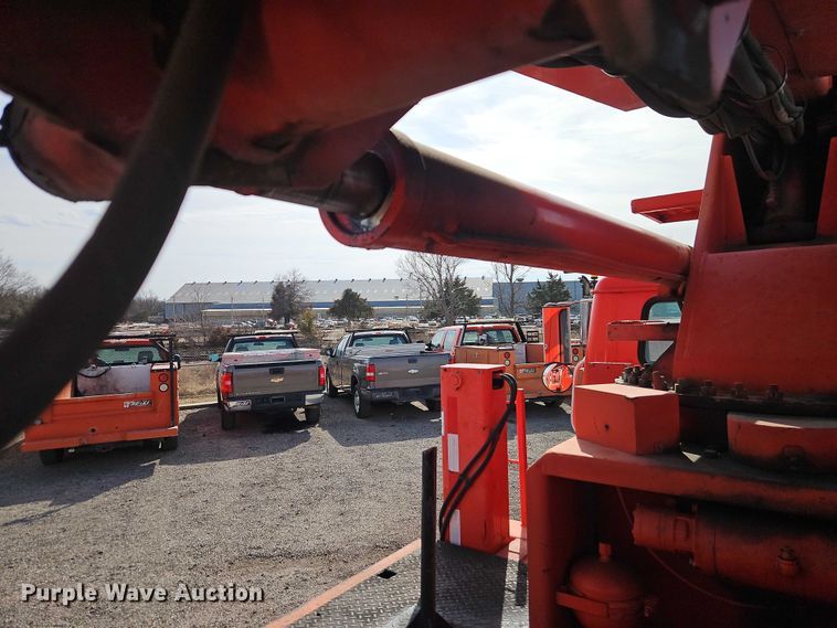 image for item DZ4301 1998 International F4900 digger derrick truck