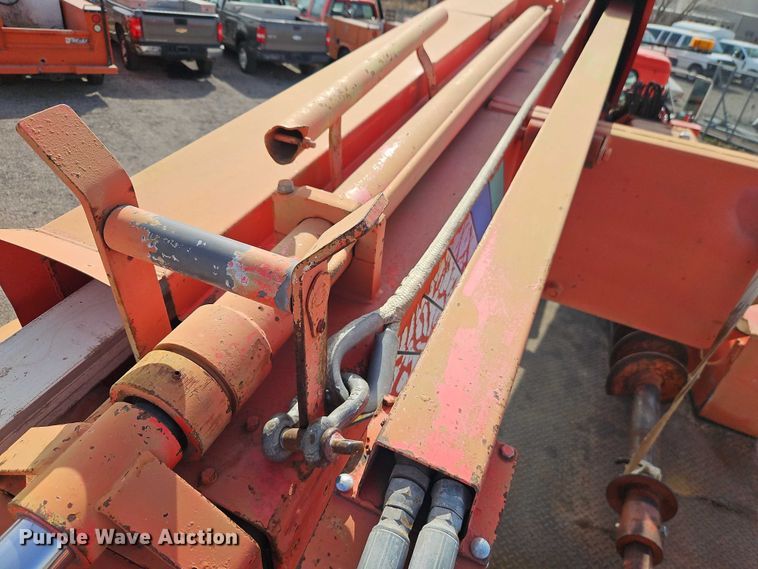 image for item DZ4301 1998 International F4900 digger derrick truck