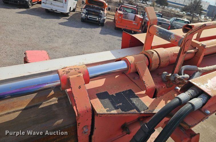 image for item DZ4301 1998 International F4900 digger derrick truck