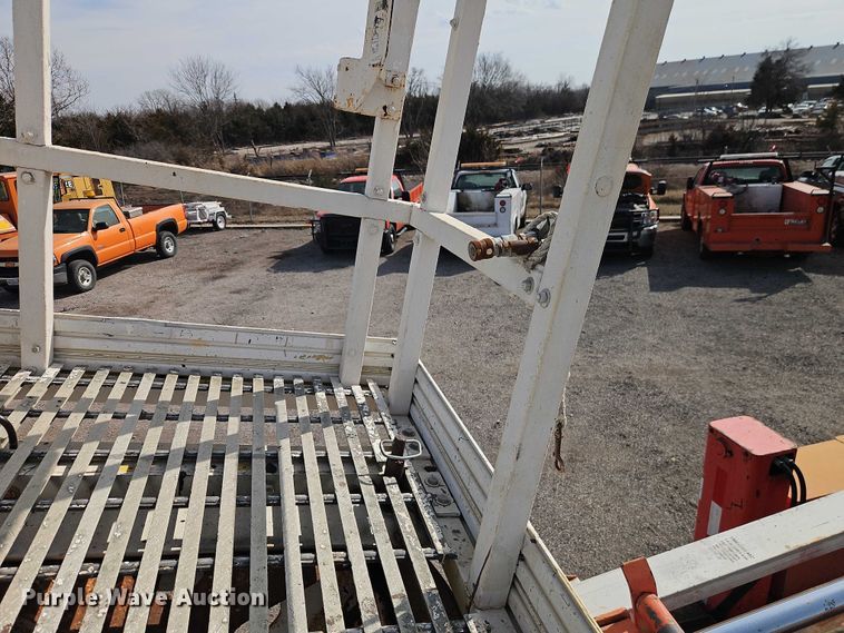 image for item DZ4301 1998 International F4900 digger derrick truck