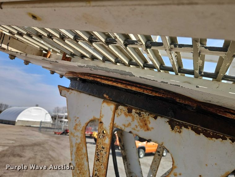 image for item DZ4301 1998 International F4900 digger derrick truck