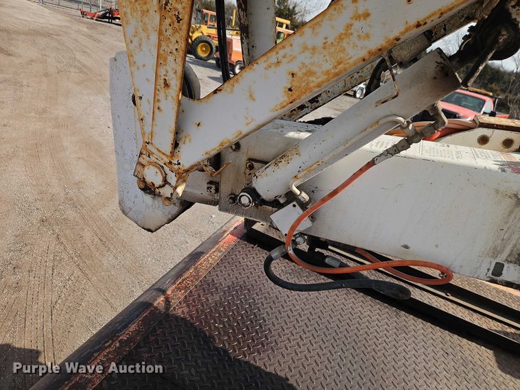 image for item DZ4301 1998 International F4900 digger derrick truck