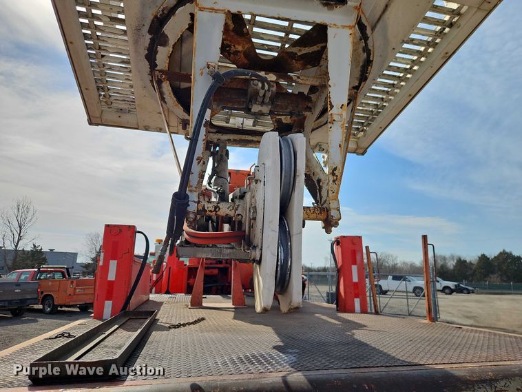 image for item DZ4301 1998 International F4900 digger derrick truck