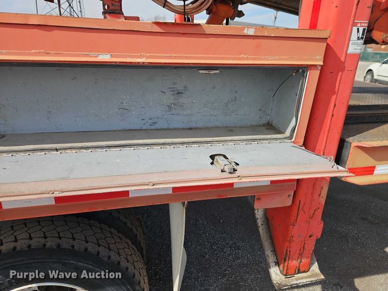 image for item DZ4301 1998 International F4900 digger derrick truck