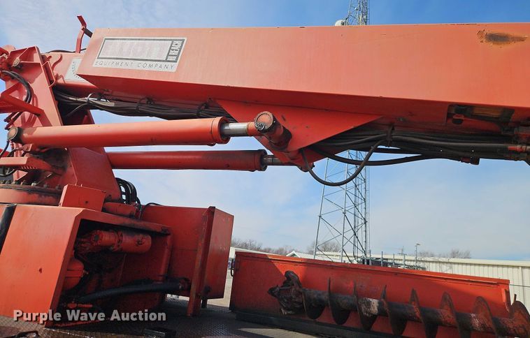 image for item DZ4301 1998 International F4900 digger derrick truck