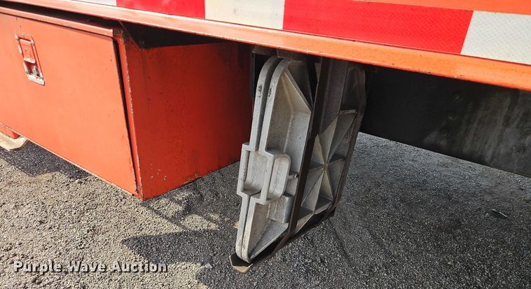 image for item DZ4301 1998 International F4900 digger derrick truck