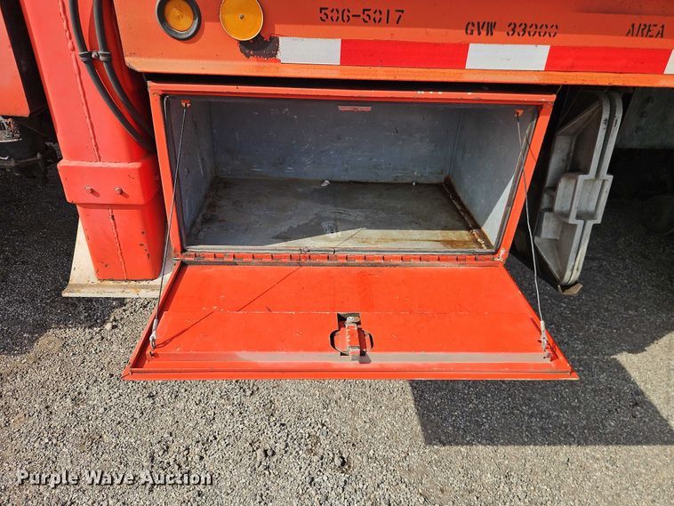 image for item DZ4301 1998 International F4900 digger derrick truck