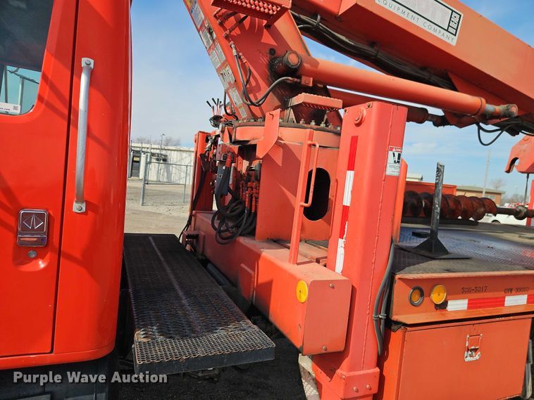 image for item DZ4301 1998 International F4900 digger derrick truck