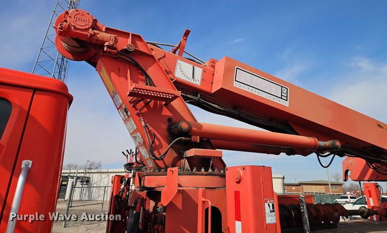 image for item DZ4301 1998 International F4900 digger derrick truck