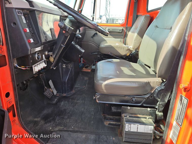 image for item DZ4301 1998 International F4900 digger derrick truck