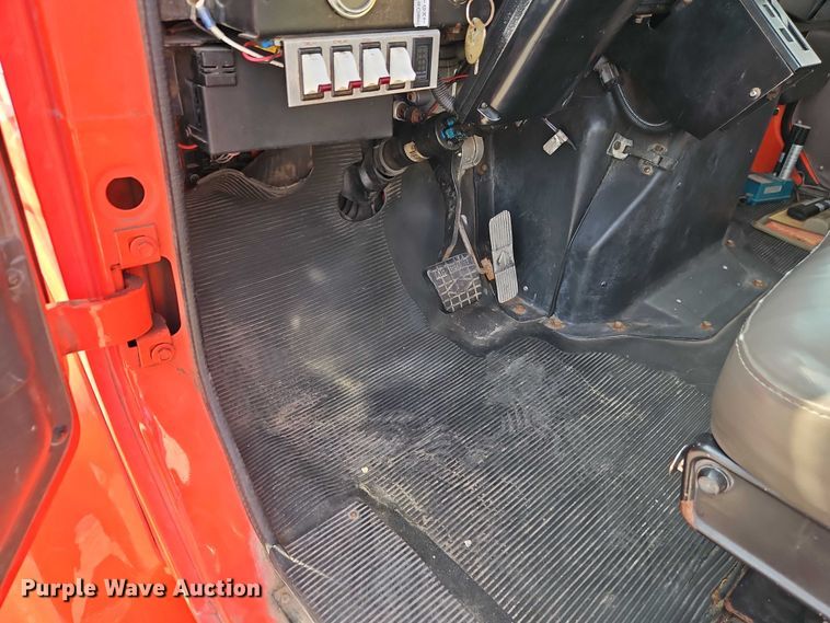 image for item DZ4301 1998 International F4900 digger derrick truck